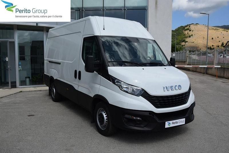Usata Iveco Daily 155 CV (114 kW) 2020 Bianco / pastello Berlina