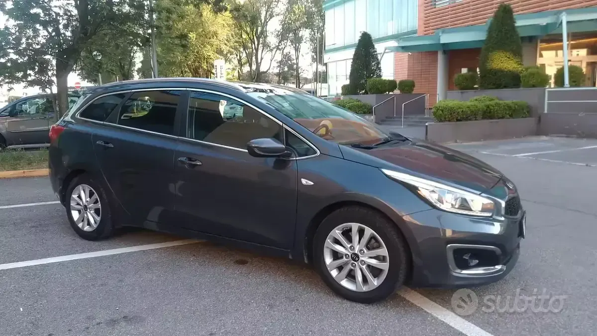Usata Kia Ceed 110 CV (80 kW) 2016 Grigio Utilitaria