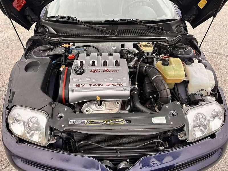 Second-hand Alfa Romeo GTV 155 CP (114 kW) 2000 Coupe