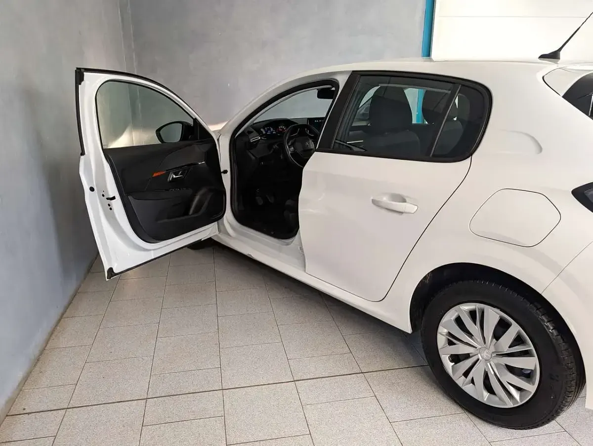 Usata Peugeot 208 Active 75 CV (55 kW) 2023 Bianco Utilitaria