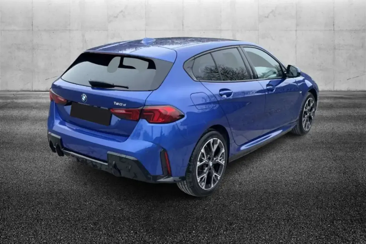 Usata BMW 120 M Sport 150 CV (110 kW) 2025 Blu/azzurro Utilitaria