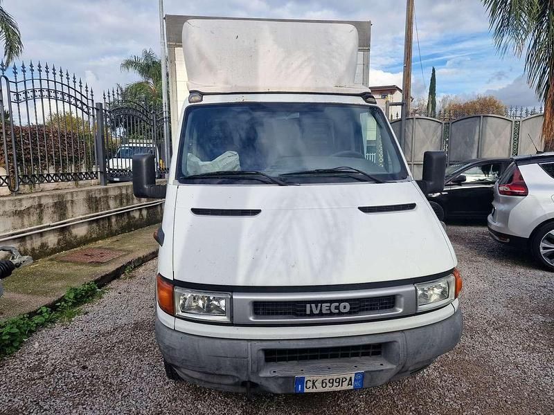Bianco Usata 2004 Iveco Daily Due volumi | 7500 € - Immagine 1/4