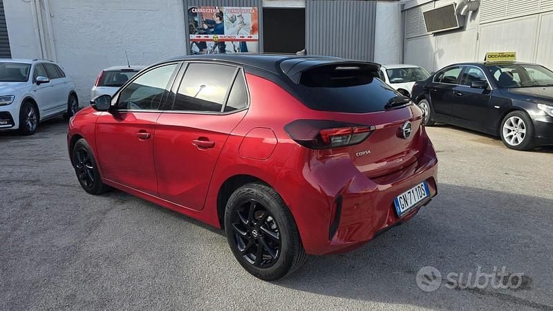 Usata Opel Corsa Design & Tech 101 CV (74 kW) 2023 Rosso Utilitaria
