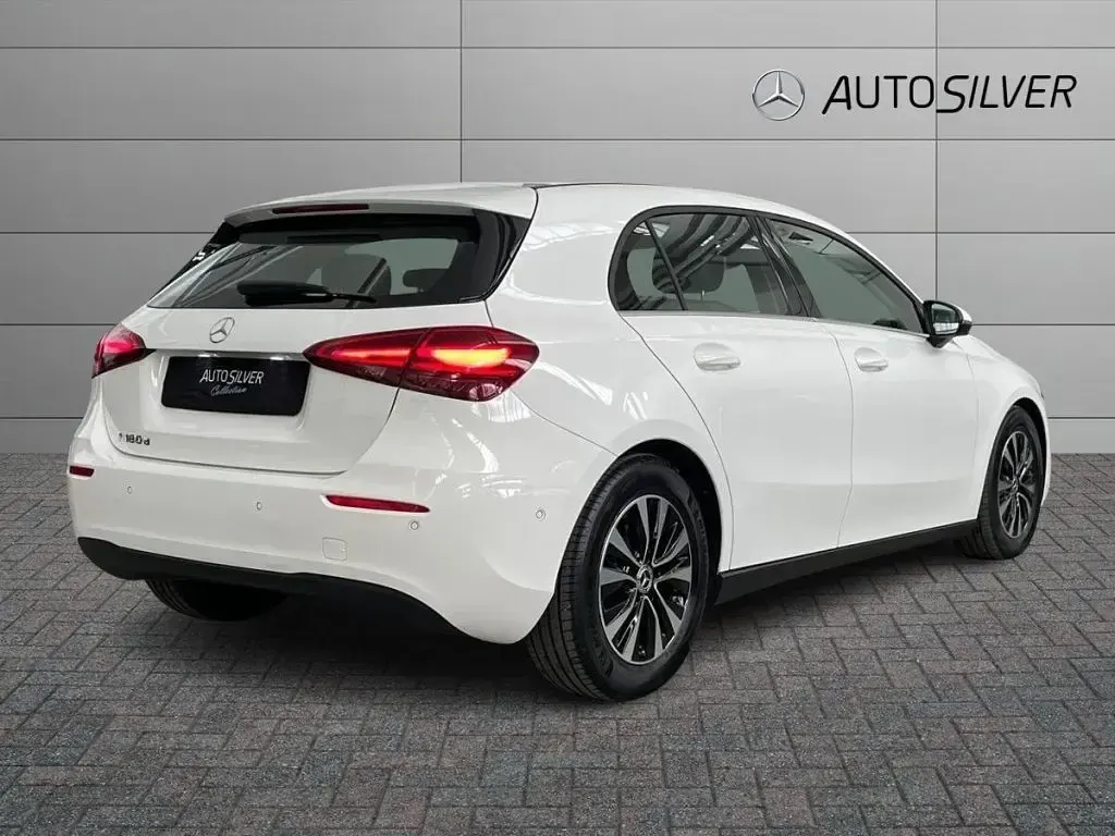 Usata Mercedes A180 Advanced 116 CV (85 kW) 2025 Bianco / pastello Berlina