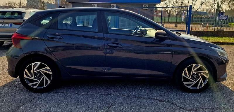 Usata Hyundai i20 84 CV (61 kW) 2024 Blue metallizzato Utilitaria