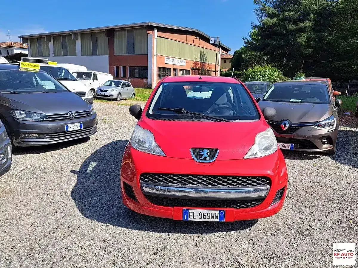 Usata Peugeot 107 Active 68 CV (50 kW) 2012 Rosso Utilitaria