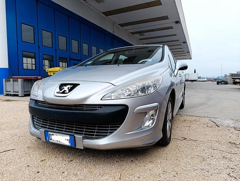 Grigio Usata 2009 Peugeot 308 Tre volumi | 1800 € (Super prezzo) - Immagine 1/4