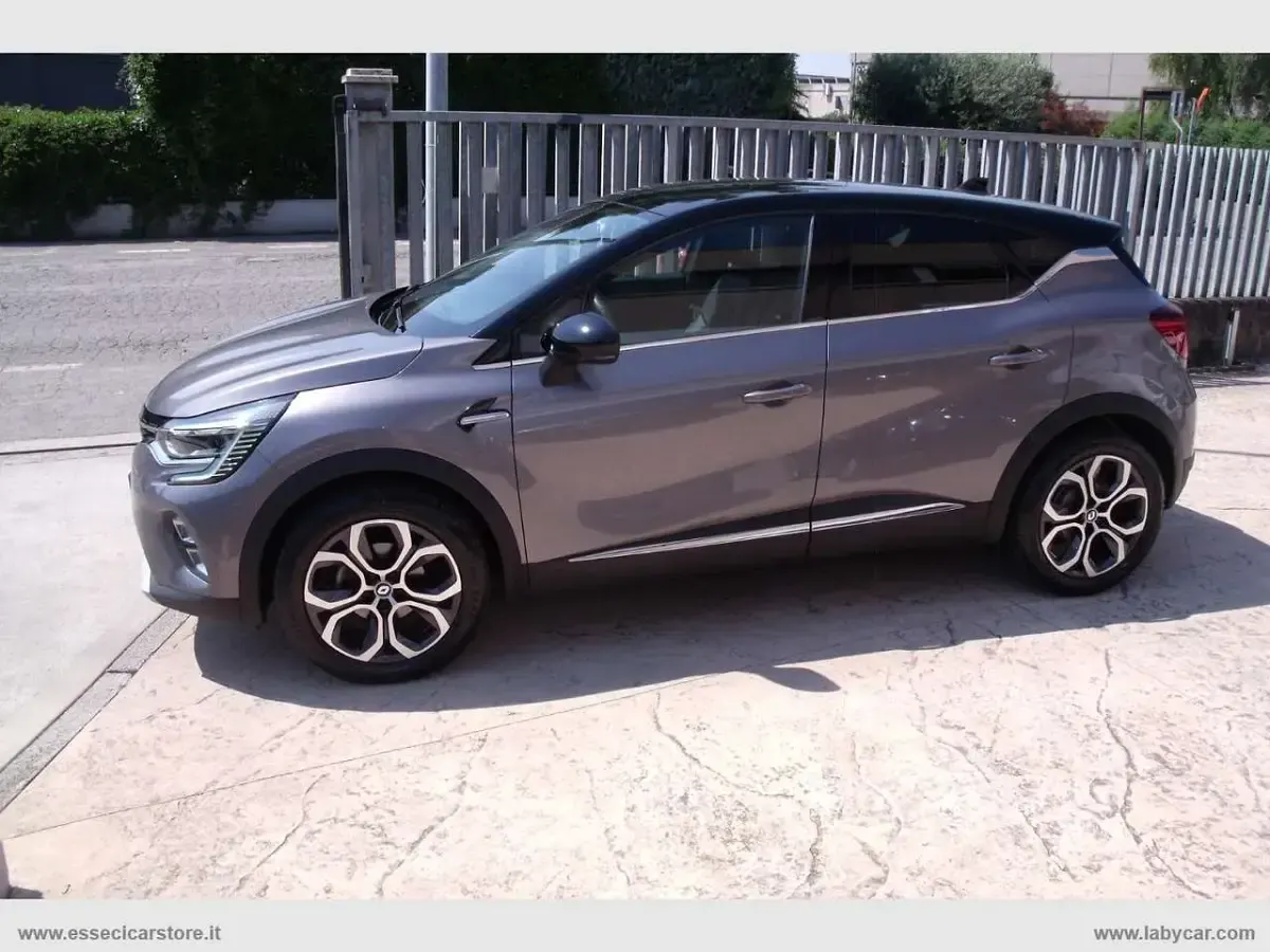 Usata Renault Captur 101 CV (74 kW) 2023 Grigio SUV