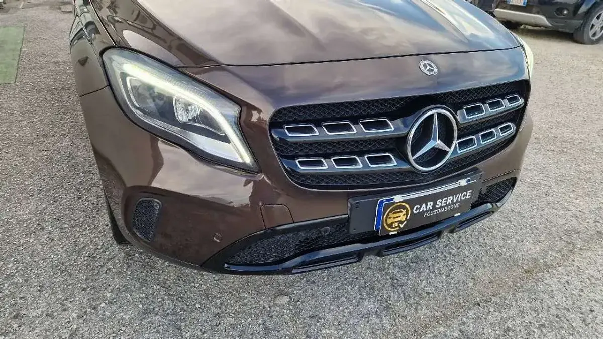 Usata Mercedes GLA180 Premium 109 CV (80 kW) 2017 Marrone SUV