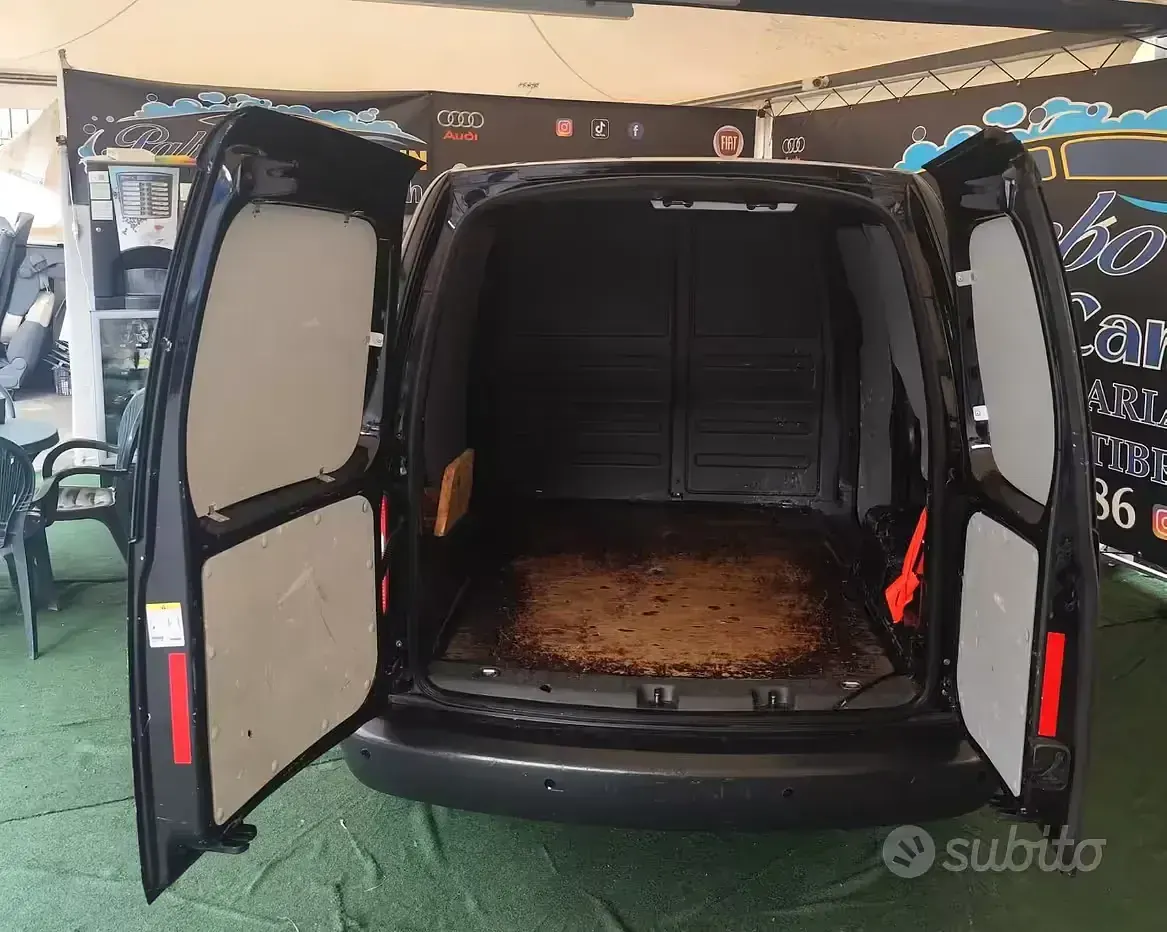 Usata VW Caddy 102 CV (75 kW) 2012 Nero Monovolume