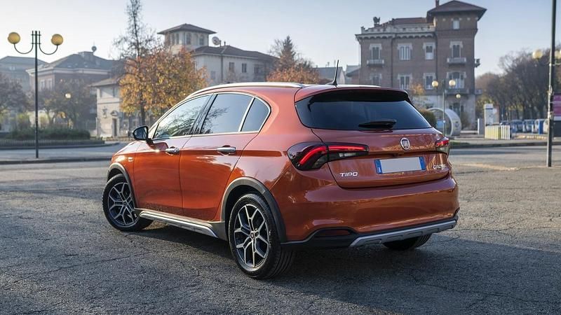 Usata Fiat Tipo Cross 131 CV (96 kW) 2024 Rosso passione Berlina