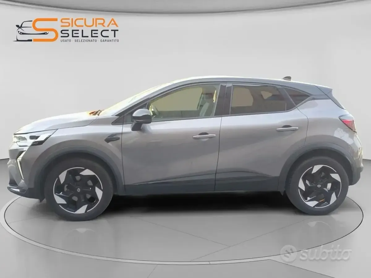 Usata Renault Captur Techno 91 CV (66 kW) 2025 Grigio scuro / tetto nero SUV