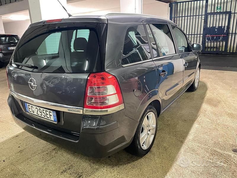 Usata Opel Zafira Cosmo 125 CV (91 kW) 2011 Grigio Monovolume