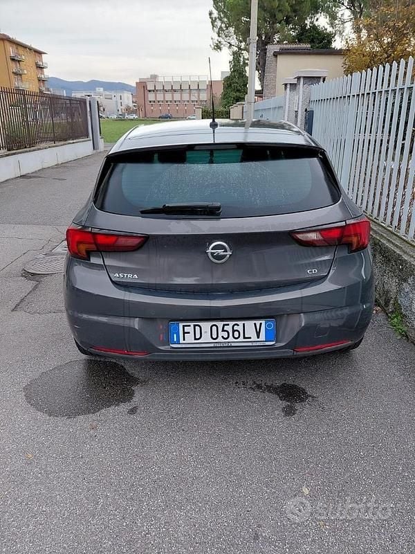 Usata Opel Astra 110 CV (80 kW) 2016 Grigio Berlina