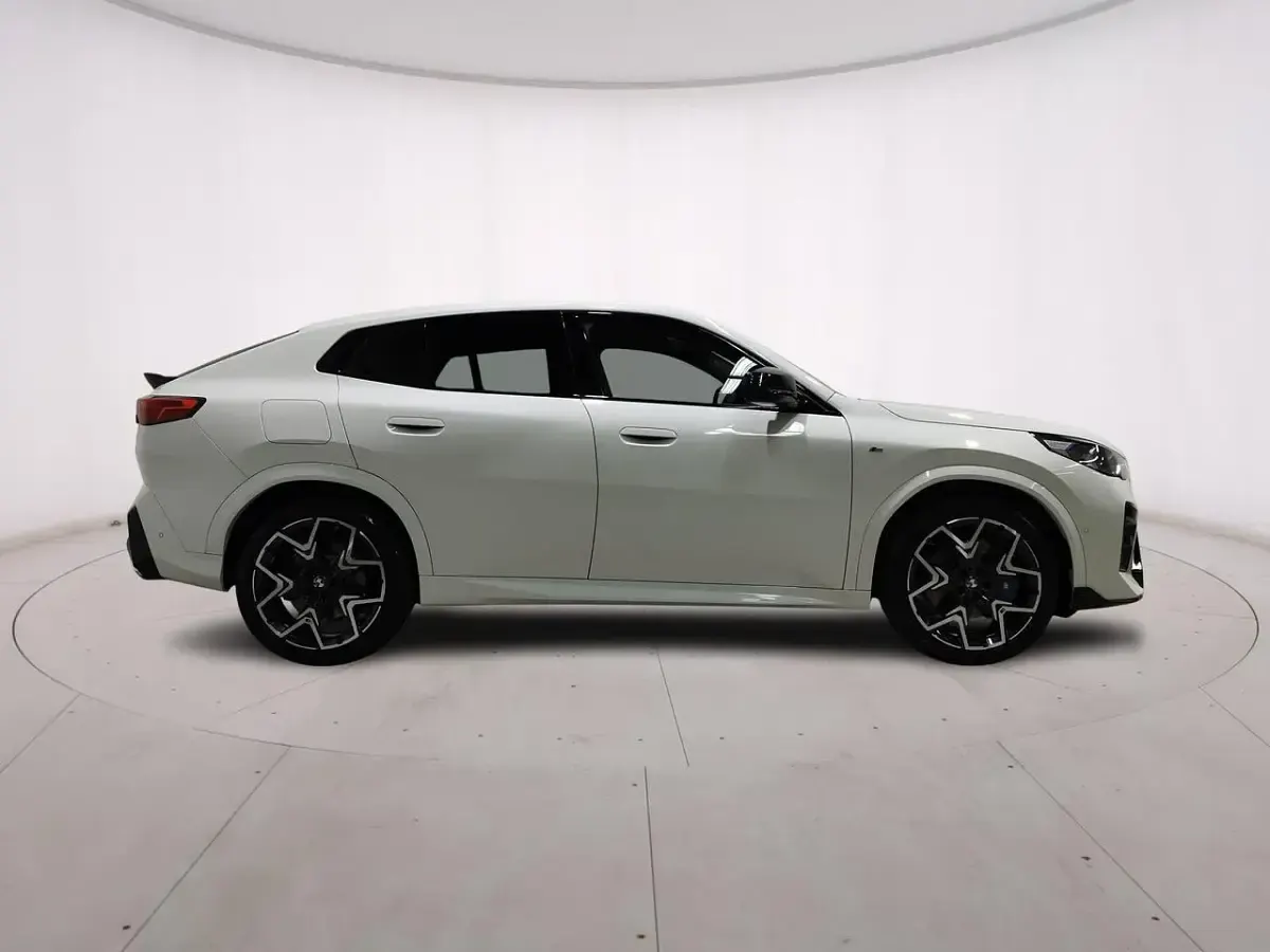 Nuova BMW X2 Performance 300 CV (220 kW) 2026 Bianco SUV
