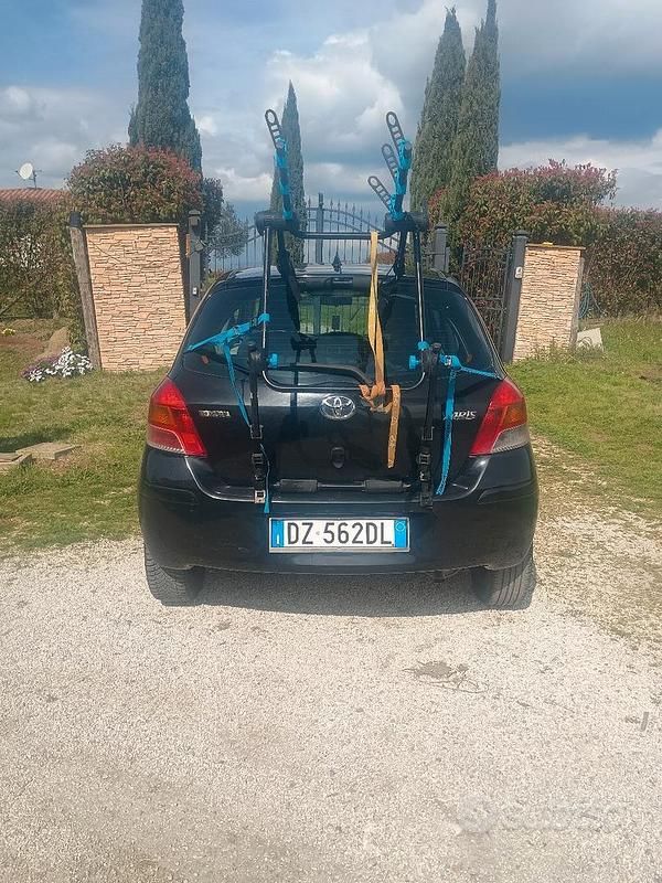 Usata Toyota Yaris 90 CV (66 kW) 2009 Nero Utilitaria