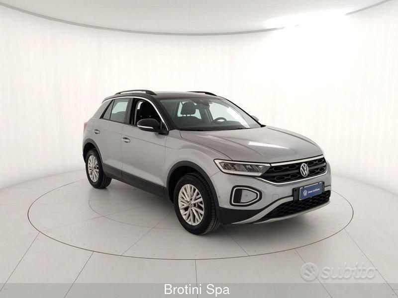 Usata VW T-Roc Life 150 CV (110 kW) 2023 Grigio SUV