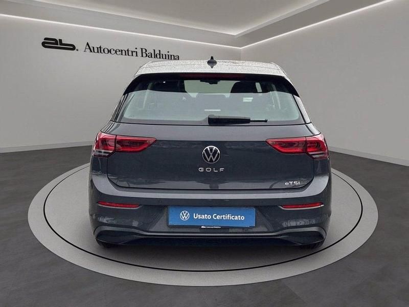 Grigio urano Usata 2023 VW Golf Life Berlina | 22.700 € (Buon prezzo) - Immagine 1/4