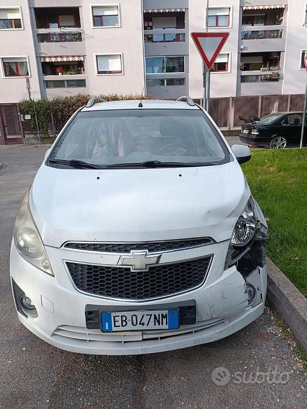 Begagnad Chevrolet Spark 68 HK (50 kW) 2010 Vit Halvkombi