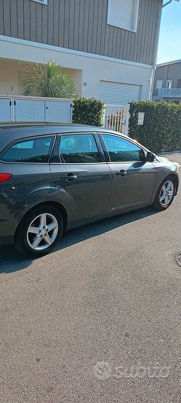 Usata Ford Focus 105 CV (77 kW) 2017 Nero Station wagon
