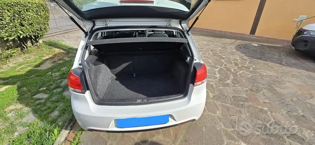 Usata VW Golf VI Edition 122 CV (89 kW) 2011 Bianco Utilitaria