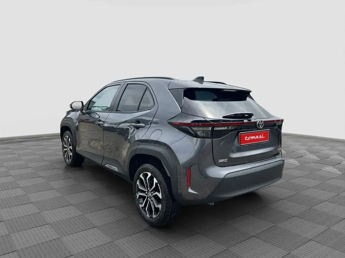 Usata Toyota Yaris Cross Trend 92 CV (67 kW) 2026 Dark grey SUV