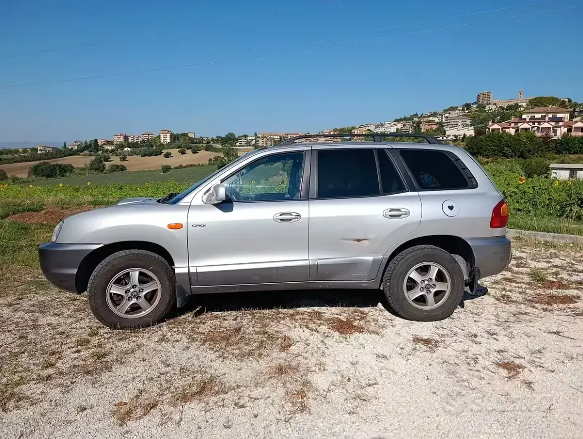 Usata Hyundai Santa Fe 112 CV (82 kW) 2002 Grigio SUV
