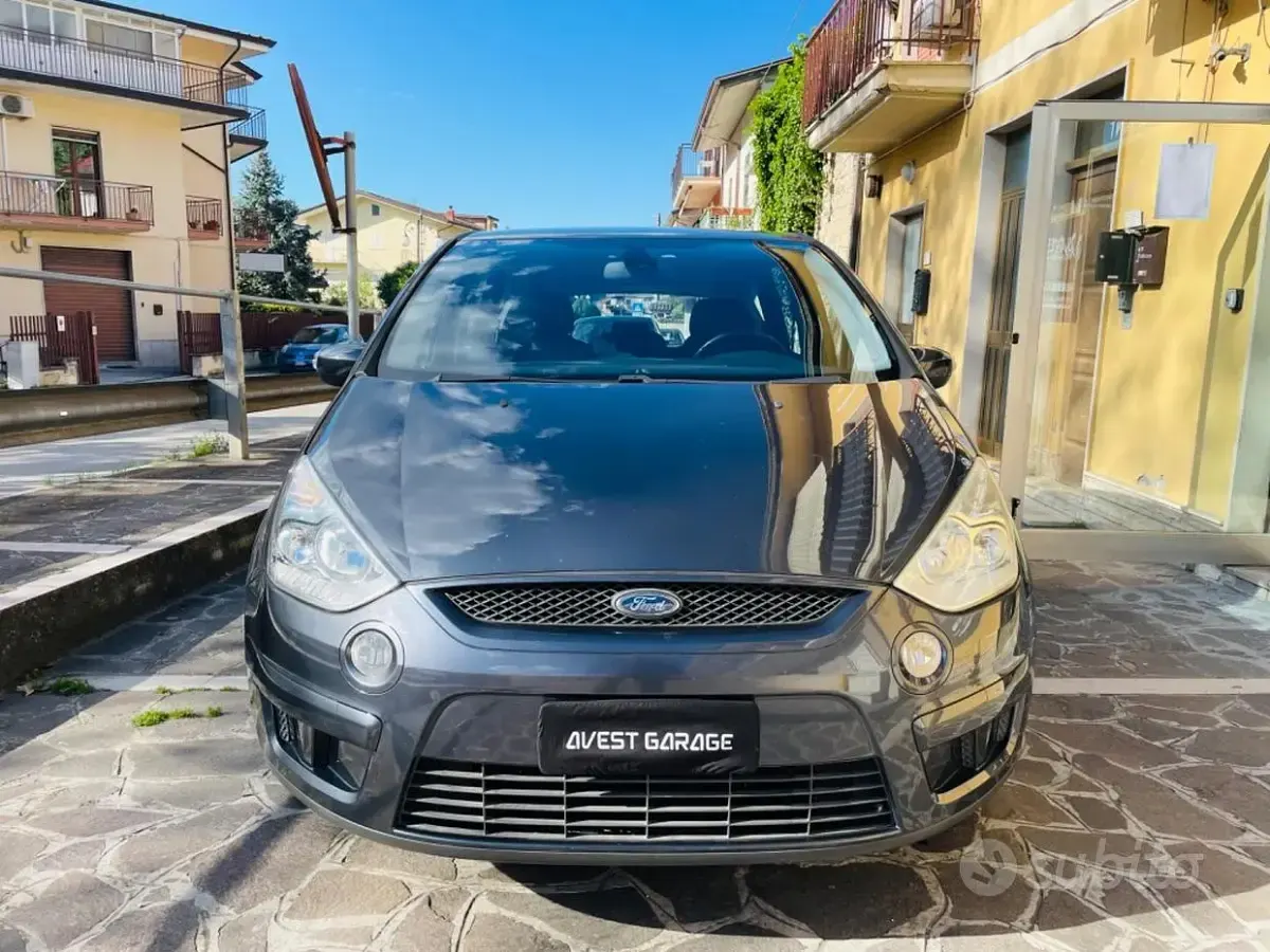 Usata Ford S-MAX Titanium 140 CV (102 kW) 2010 Grigio Monovolume