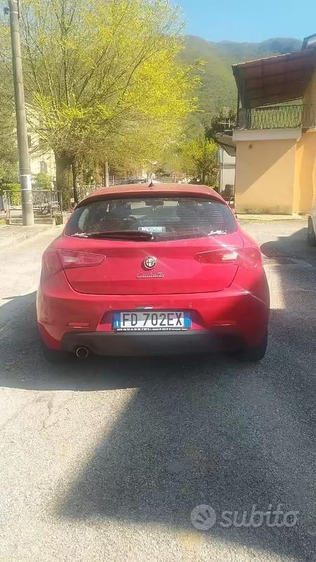 Usata Alfa Romeo Giulietta Distinctive 120 CV (88 kW) 2016 Rosso Utilitaria
