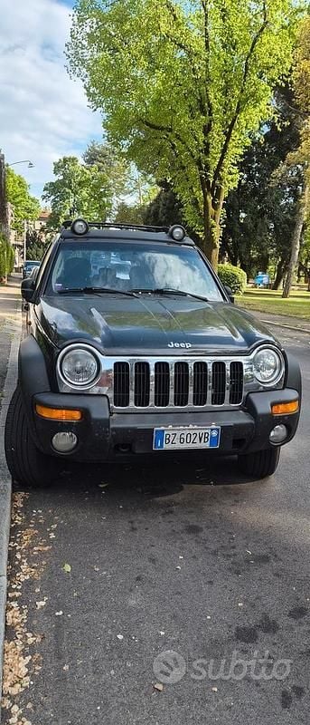 Usata Jeep Cherokee Sport 143 CV (105 kW) 2002 Nero SUV