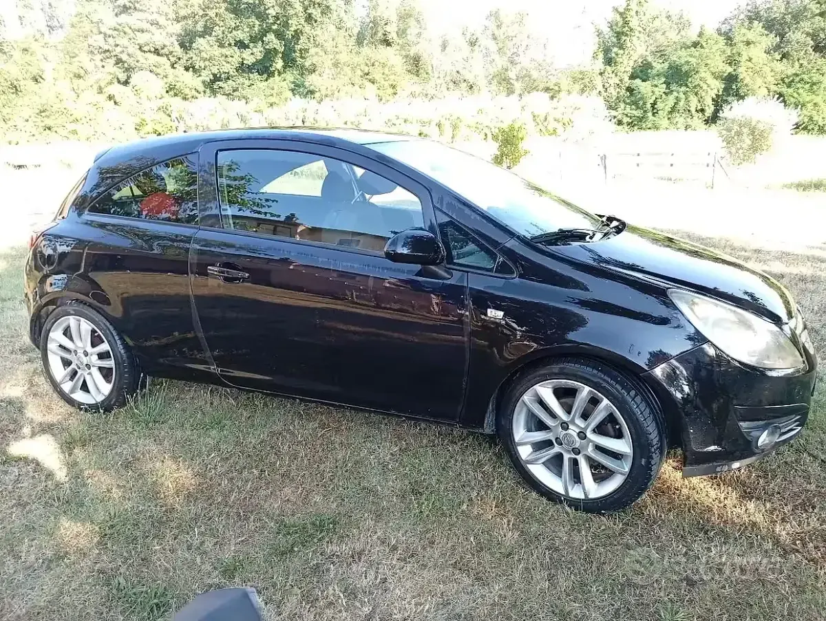Usata Opel Corsa 90 CV (66 kW) 2009 Nero Utilitaria