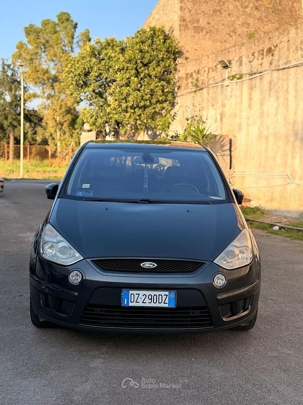Usata Ford S-MAX S 140 CV (102 kW) 2010 Gray Monovolume
