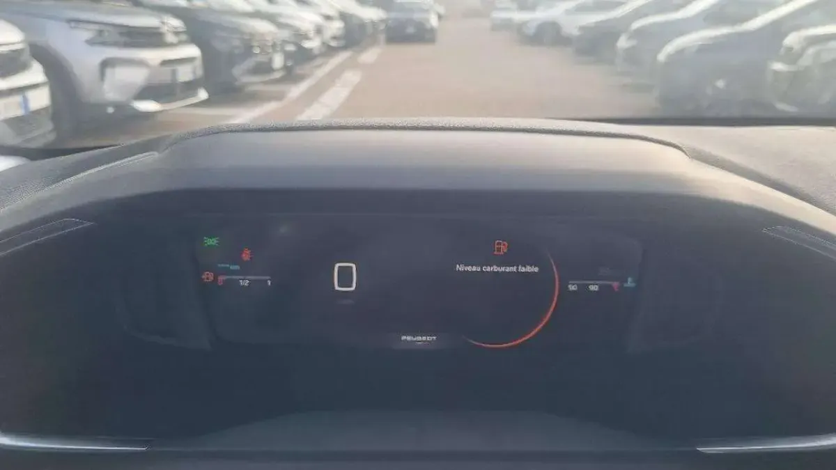 Usata Peugeot 208 Allure 101 CV (74 kW) 2024 Grigio scuro Utilitaria