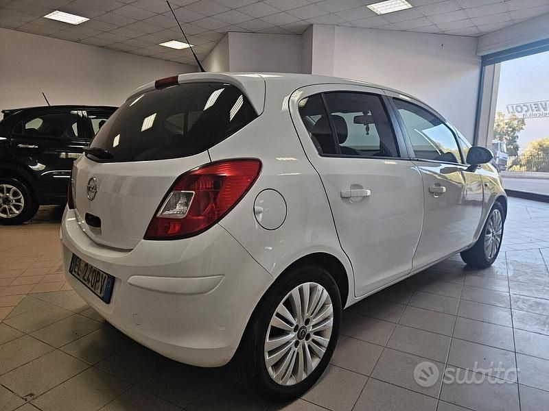 Usata Opel Corsa 85 CV (62 kW) 2012 Bianco Utilitaria