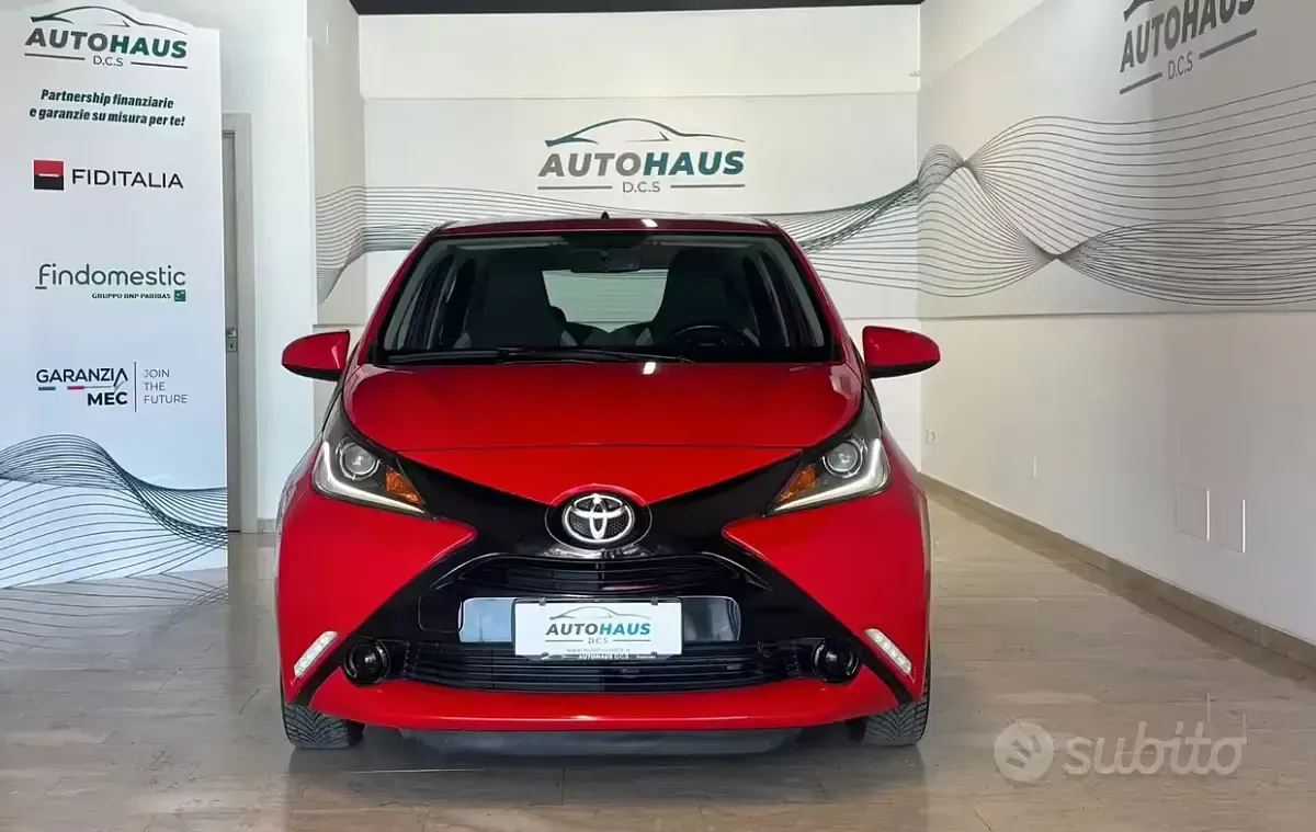 Usata Toyota Aygo X-clusiv 69 CV (50 kW) 2015 Rosso Utilitaria