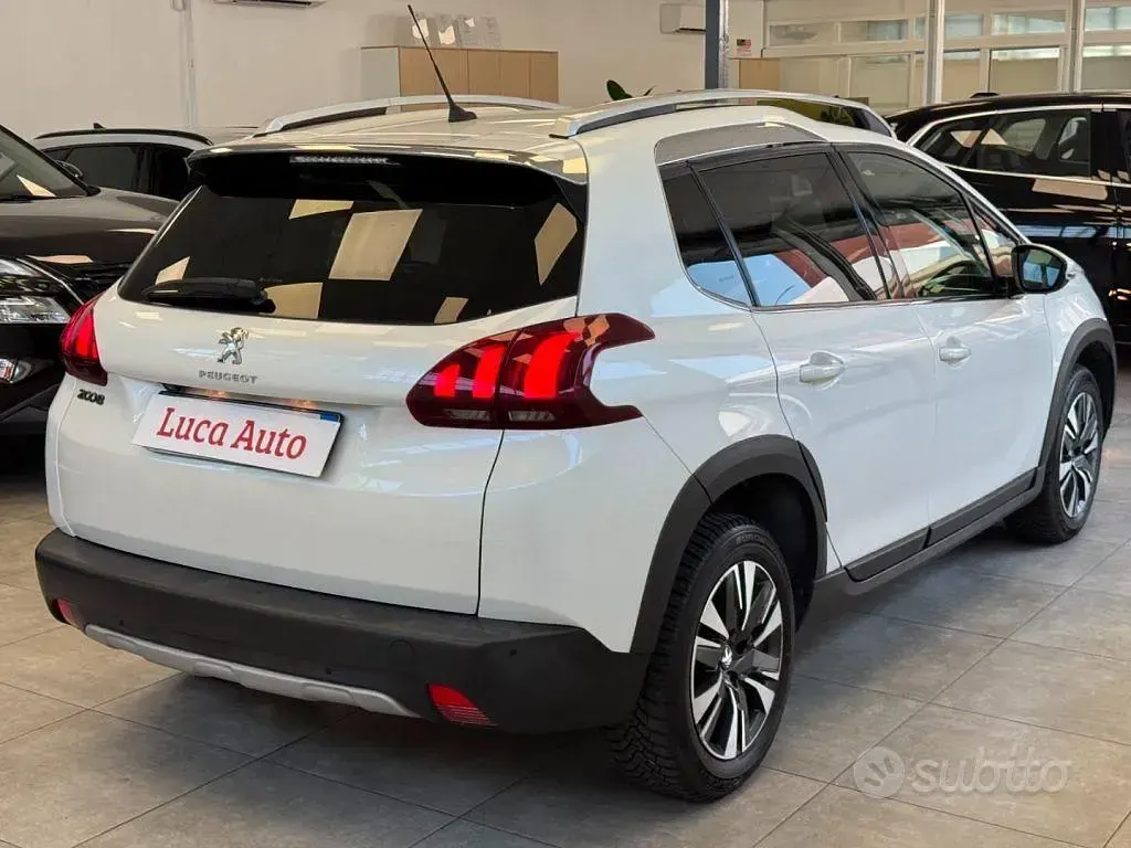 Usata Peugeot 2008 Allure 83 CV (61 kW) 2019 Bianco SUV