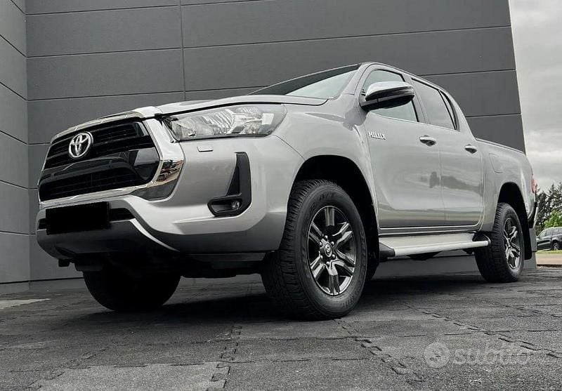 Usata Toyota HiLux 204 CV (150 kW) 2024 Pick-up