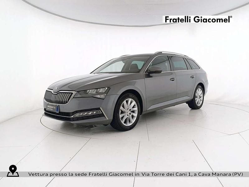 Grigio graphite metallizzato Usata 2024 Skoda Superb Executive Station wagon | 27.900 € (Buon prezzo) - Immagine 1/4