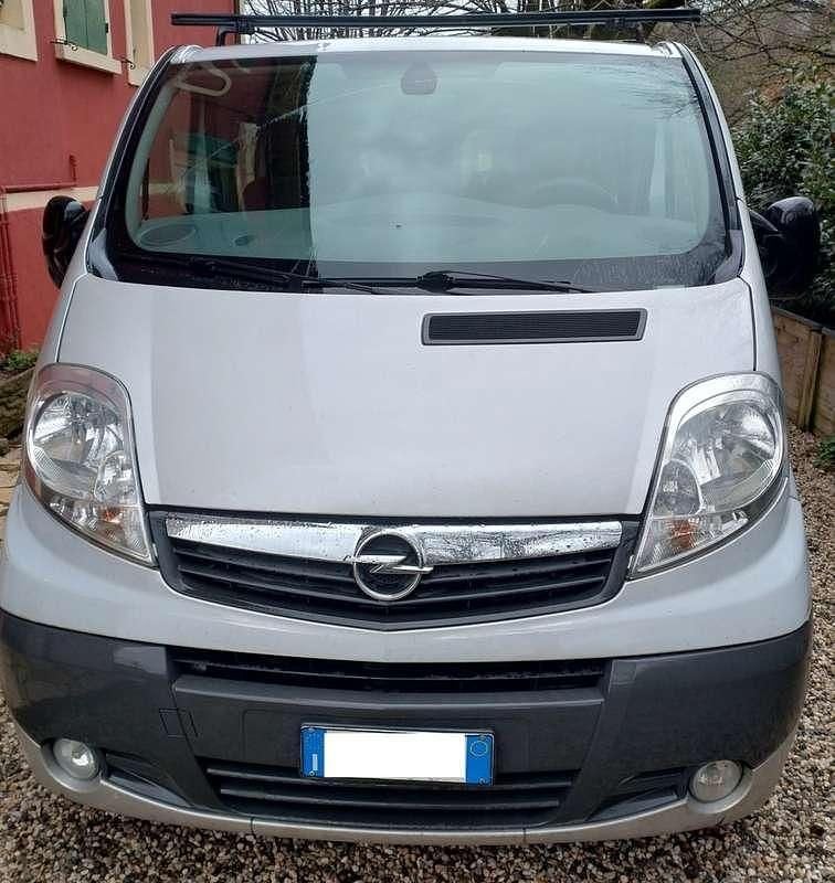 Usata Opel Vivaro 114 CV (83 kW) 2014 Argento Monovolume