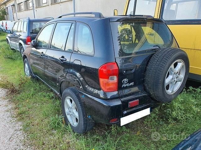 Usata Toyota RAV4 116 CV (85 kW) 2003 Nero SUV