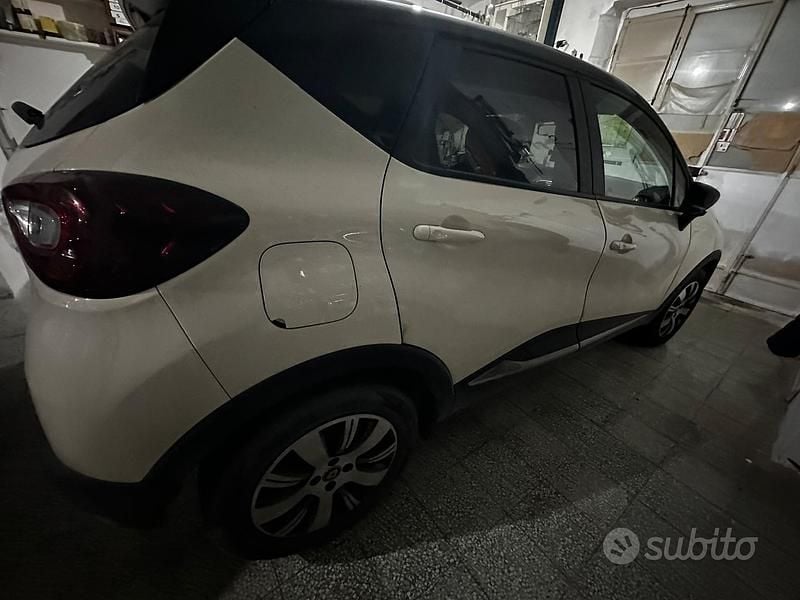 Usata Renault Captur 90 CV (66 kW) 2018 Giallo SUV