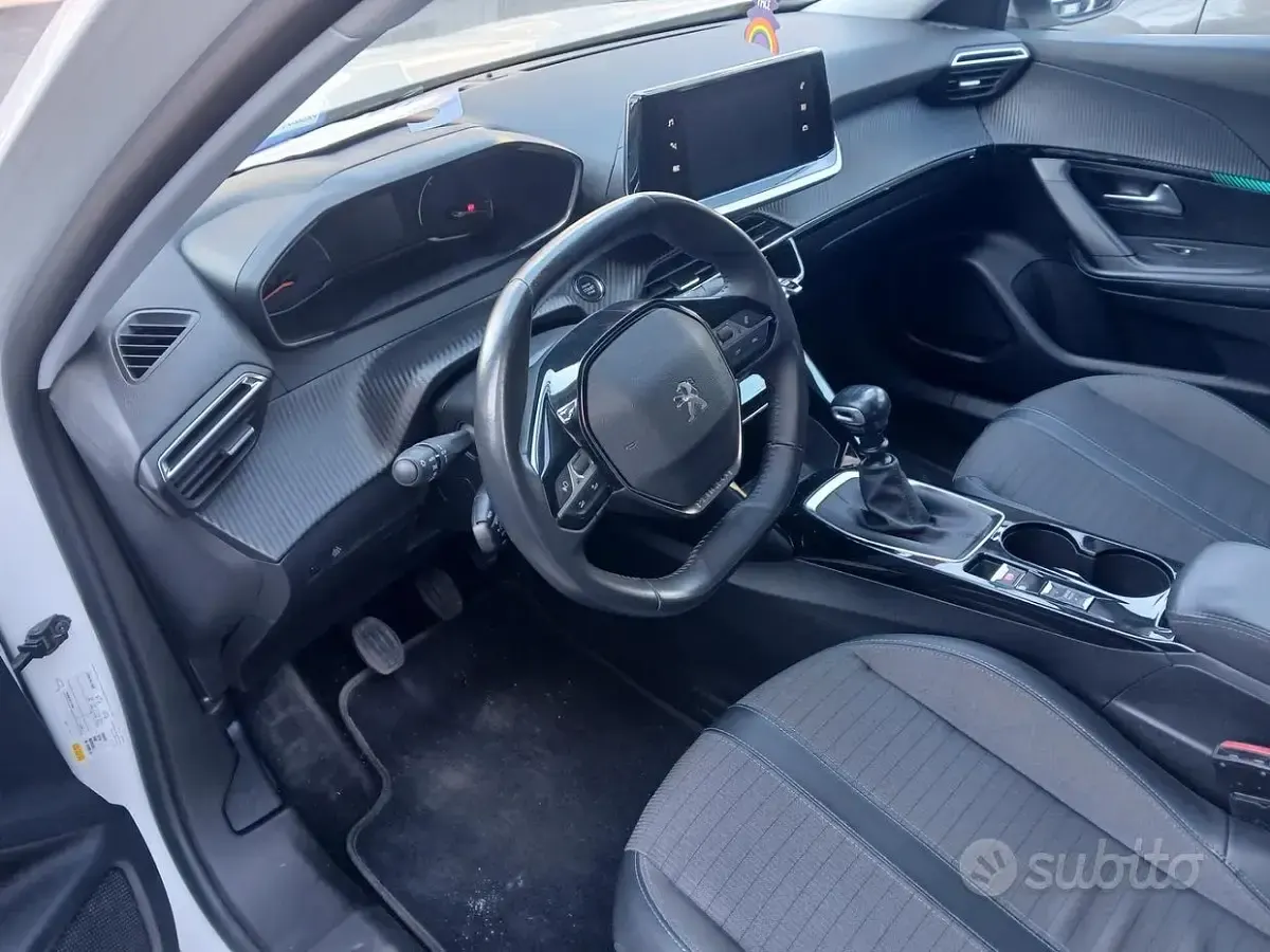 Usata Peugeot 2008 Allure 110 CV (80 kW) 2021 Bianco SUV
