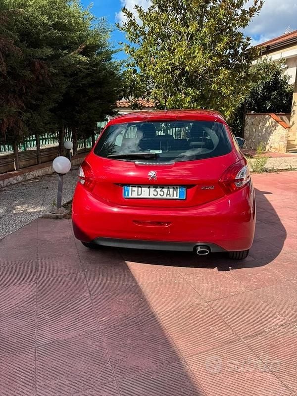 Usata Peugeot 208 82 CV (60 kW) 2013 Rosso Utilitaria