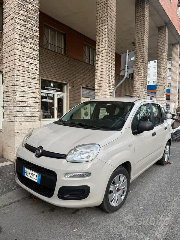 Usata 2016 Fiat Panda Lounge Due volumi | 6500 € (Buon prezzo) - Immagine 1/4