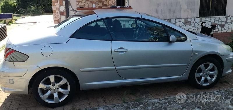 Begagnad Peugeot 307 CC 136 HK (100 kW) 2006 Grå Cab