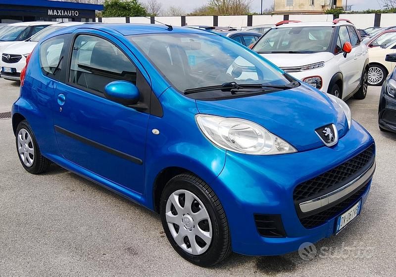 Usata Peugeot 107 68 CV (50 kW) 2009 Blu Utilitaria