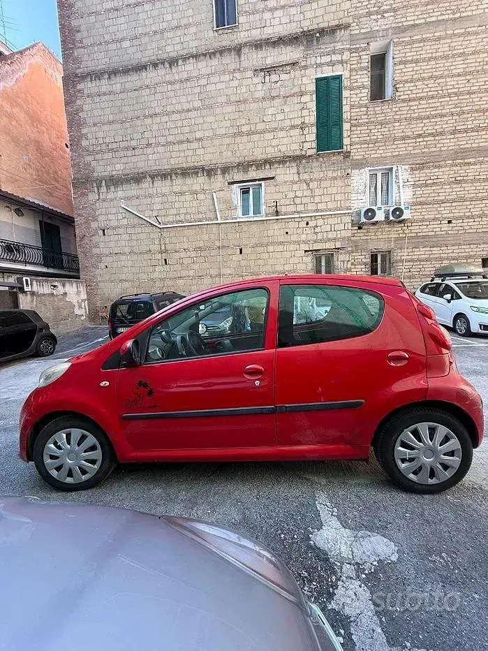 Usata Peugeot 107 68 CV (50 kW) 2006 Rosso Utilitaria