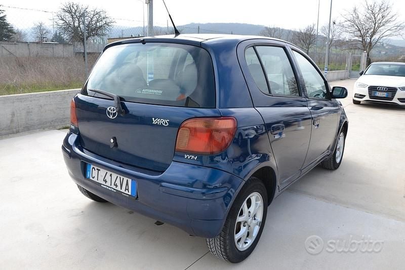 Usata Toyota Yaris Sol 65 CV (47 kW) 2005 Blu Berlina