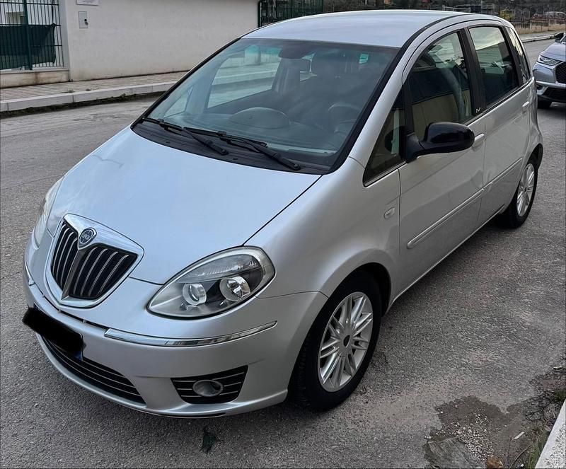 Usata Lancia Musa Gold 95 CV (69 kW) 2013 Grigio Monovolume