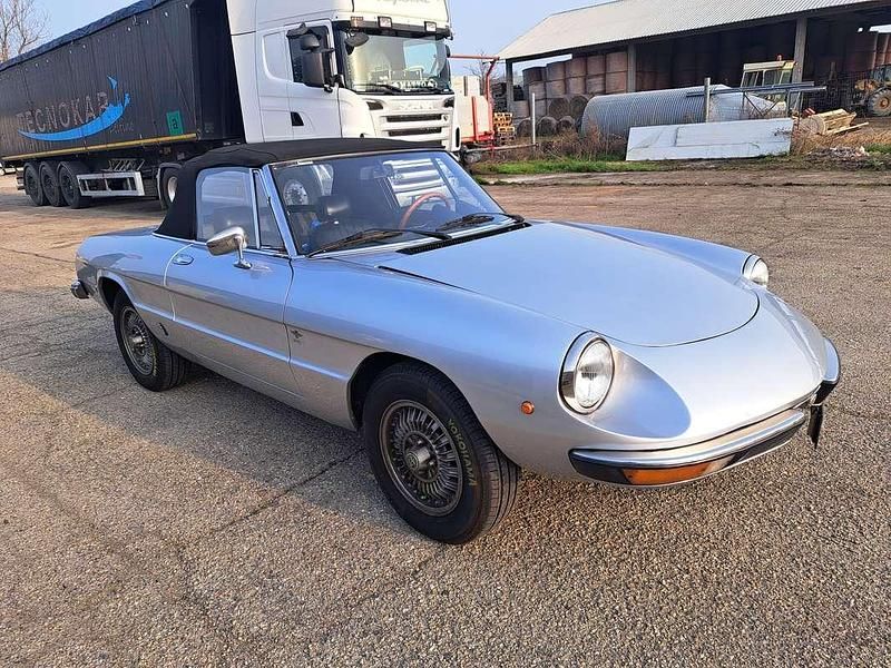 Usata Alfa Romeo Spider Veloce 131 CV (96 kW) 1981 Argento Cabrio